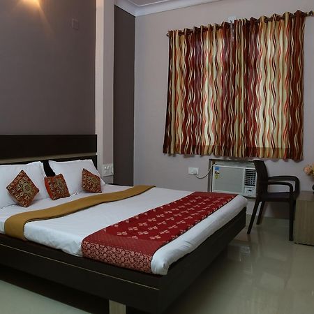 Hotel Shubh Laxmi Удайпур Екстериор снимка