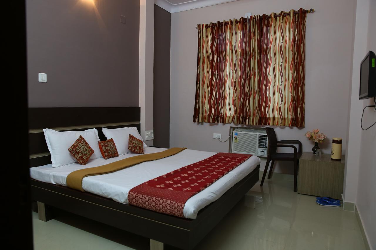Hotel Shubh Laxmi Удайпур Екстериор снимка