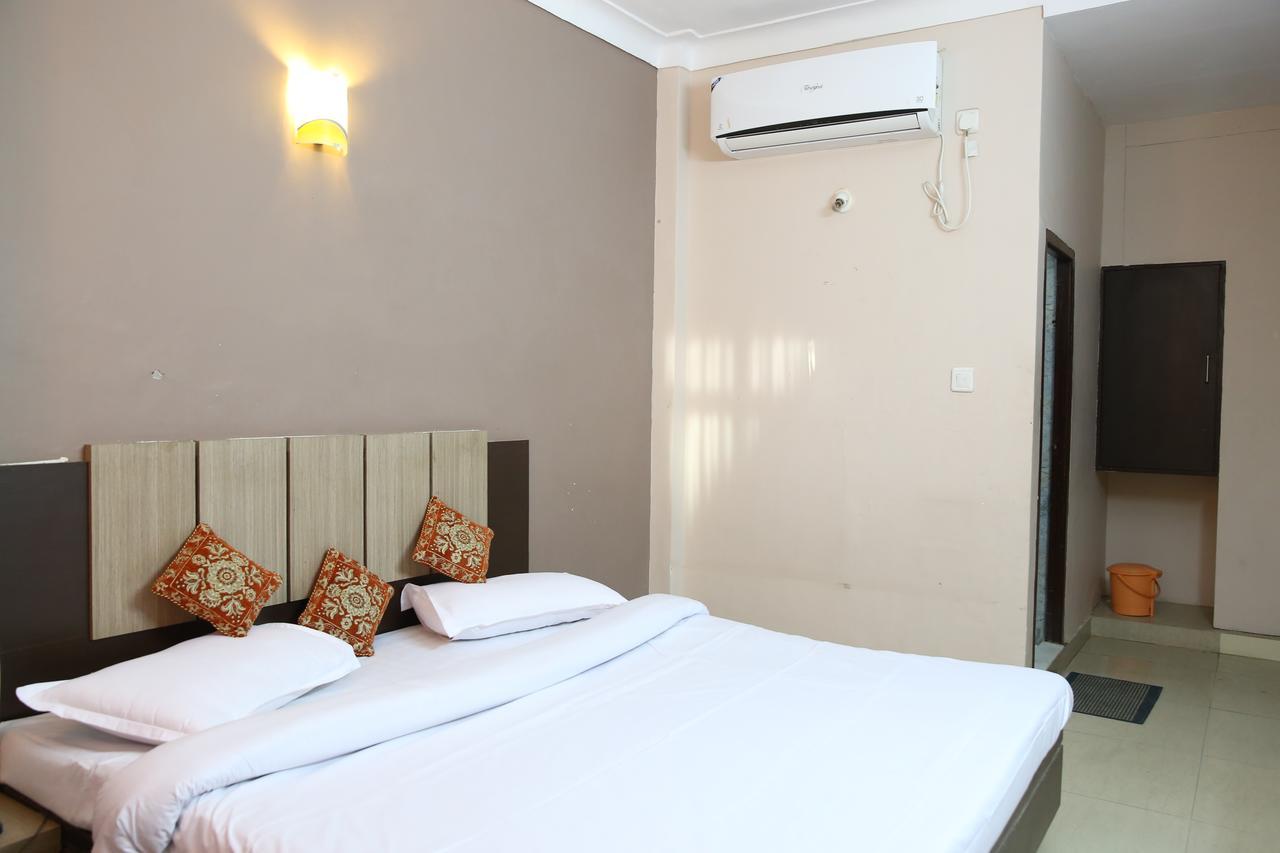 Hotel Shubh Laxmi Удайпур Екстериор снимка